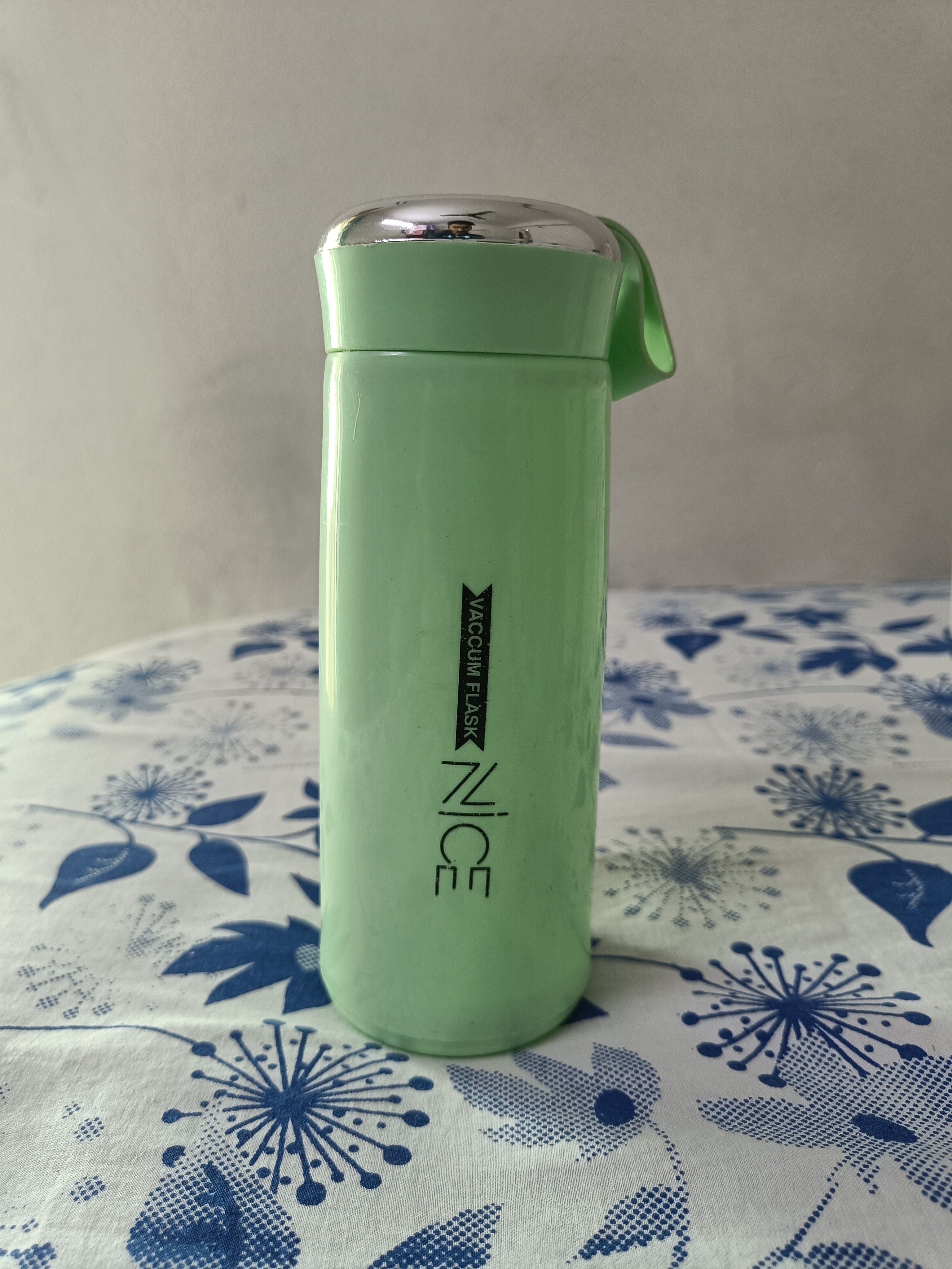Nice Glass Inner tank Water Bottle
